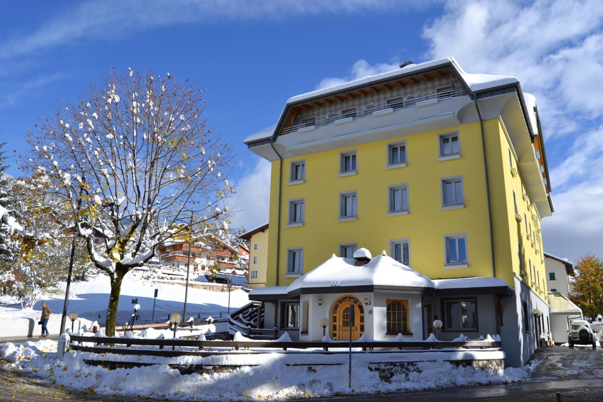 Hotel Vittoria Folgaria Exterior foto